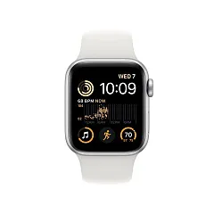 Apple Watch SE (2022), 40 мм, корпус из алюминия серебристого цвета, спортивный ремешок белого цвета